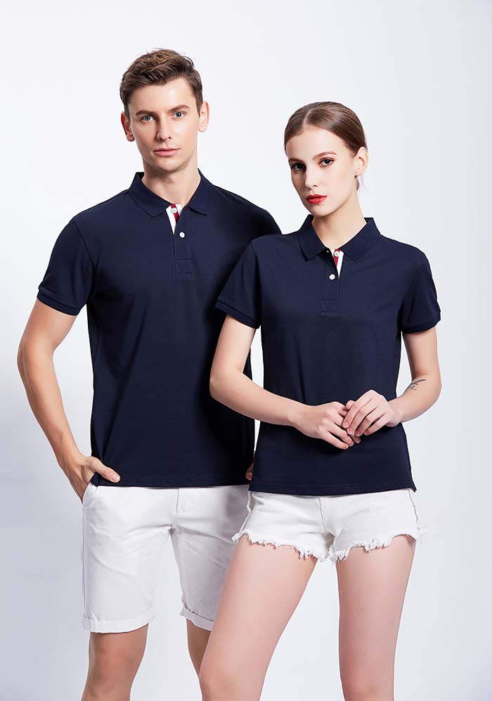 純色絲光棉短袖翻領T恤衫訂做之藏青色模特展示圖